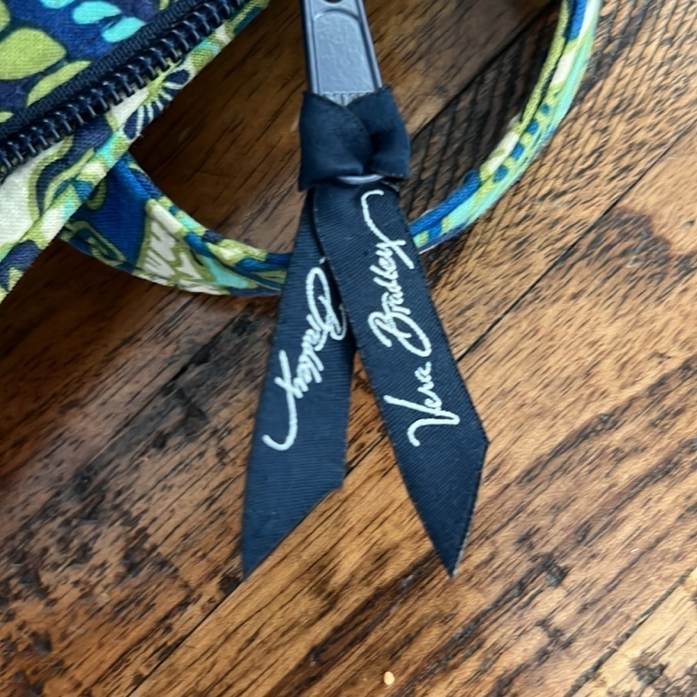 Vera Bradley Tote Bag Cloth Quilted Floral Blue and Green with zipper closure - Picture 9 of 15